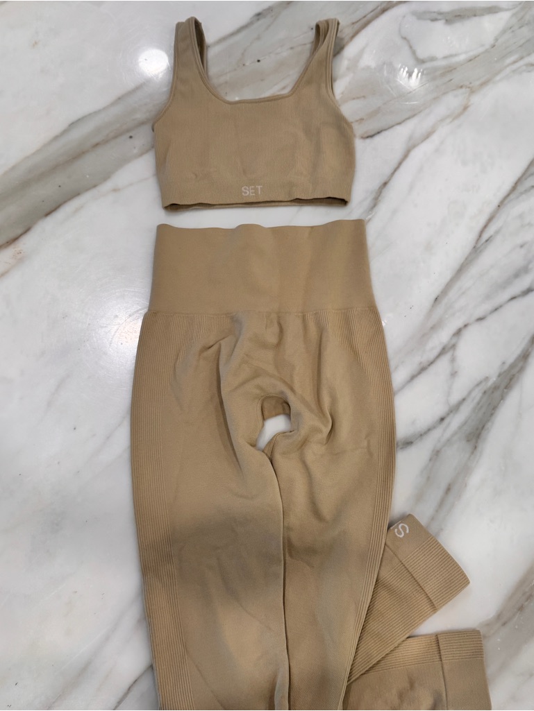 Set Active Beige Seamless Ribbed Crop Top & High-Waist Leggings